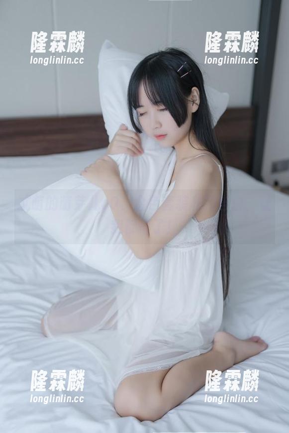 忒萌的萌芽儿o0，金色套装私拍告白，让我都懵了！