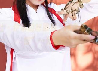 蜜桃社 – 伊琳的制服照,网盘里的“小秘密”…你懂的!