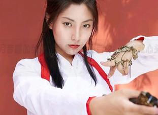 蜜桃社 – 月音瞳的学妹写真集在线更新中，直击我心头，小心啊！