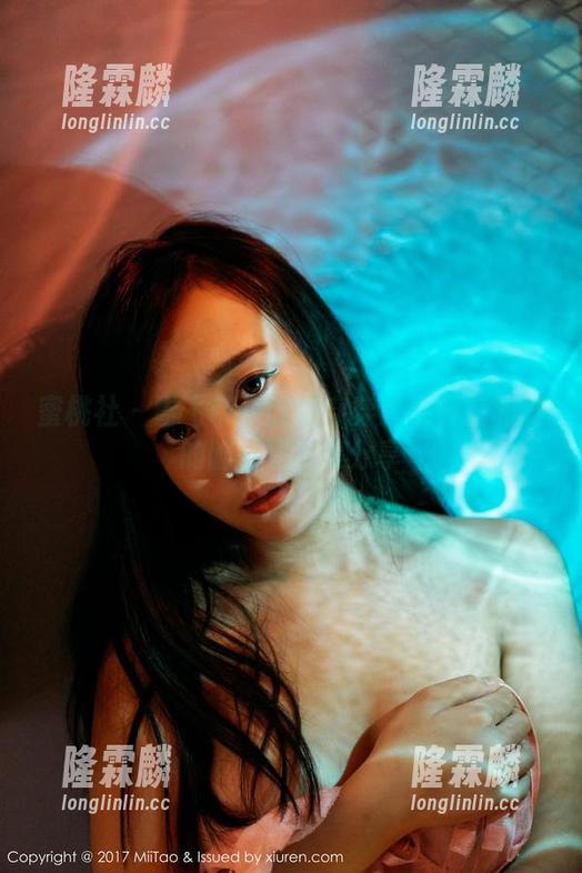 蜜桃社-雪飞 蜜桃社 - 雪飞带你随便穿穿:牛仔裤和她的幽默写真集分享