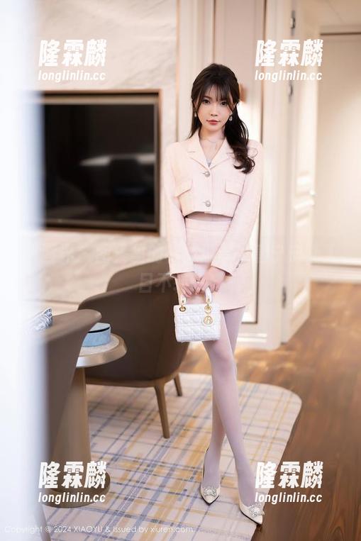 语画界-唐宁宁 语画界 - 图集里的棉袜风暴,唐宁宁让人目不转睛!