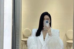 微密圈 – 金希儿温柔写真:一勾引就能让人从咖啡杯里摔出品味!