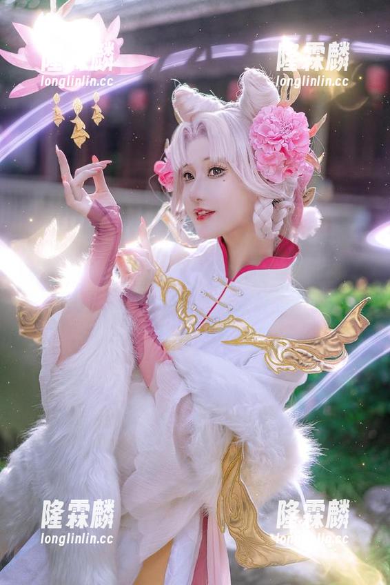 露儿大魔王 好吧,露儿大魔王的清纯cos又上线了,这画面…美图可以当壁纸了吧!