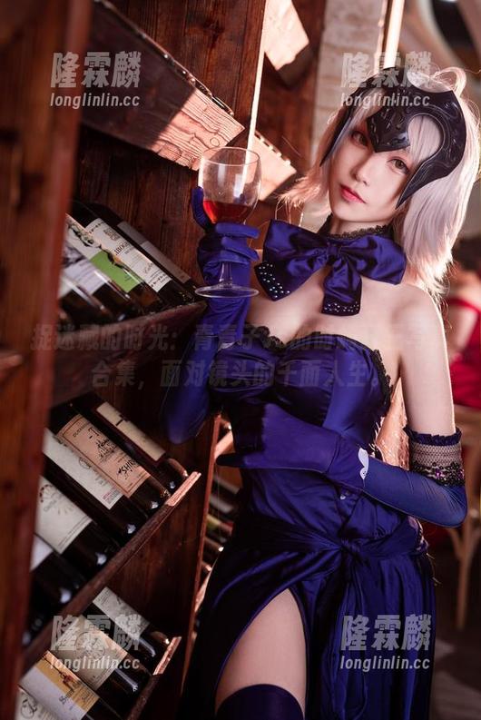 青青子Js 捉迷藏的时光:青青子Js的时崎狂三写真合集,面对镜头的千面人生。