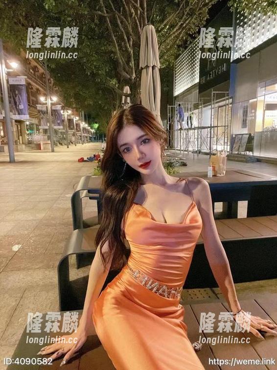 黎允熙 微密圈 - 闪亮登场:探访黎允熙的作品集和她的圣诞女王资源